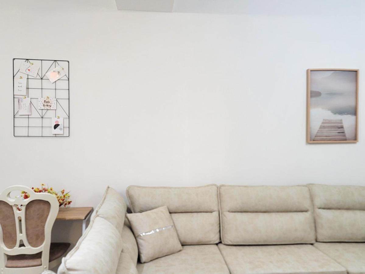 One-Bedroom Gem By The Square Тирана Екстериор снимка