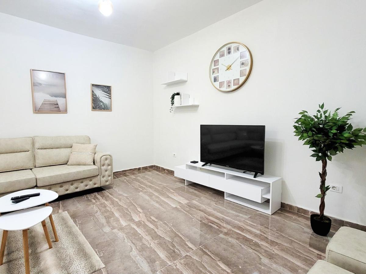 One-Bedroom Gem By The Square Тирана Екстериор снимка