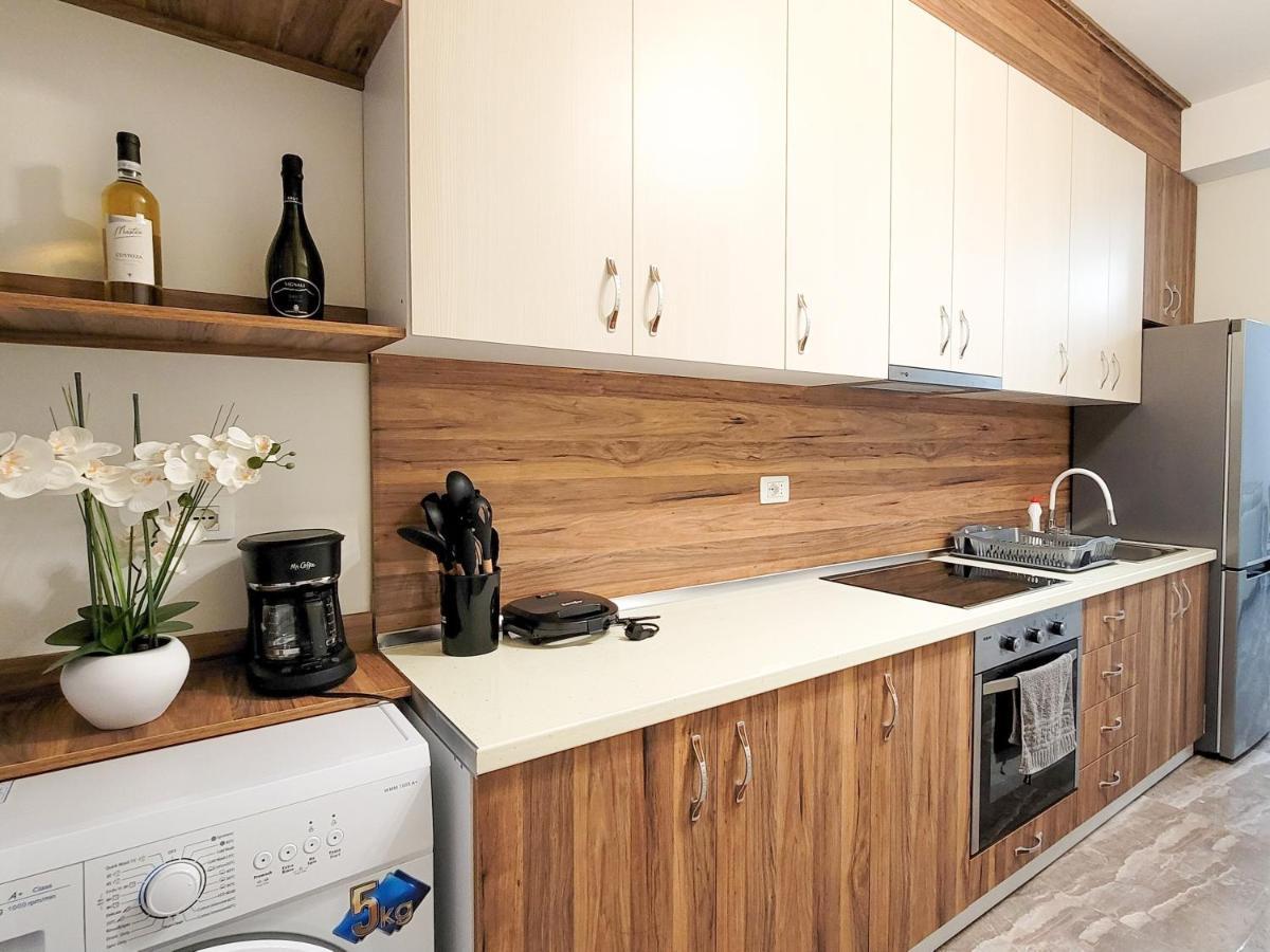 One-Bedroom Gem By The Square Тирана Екстериор снимка