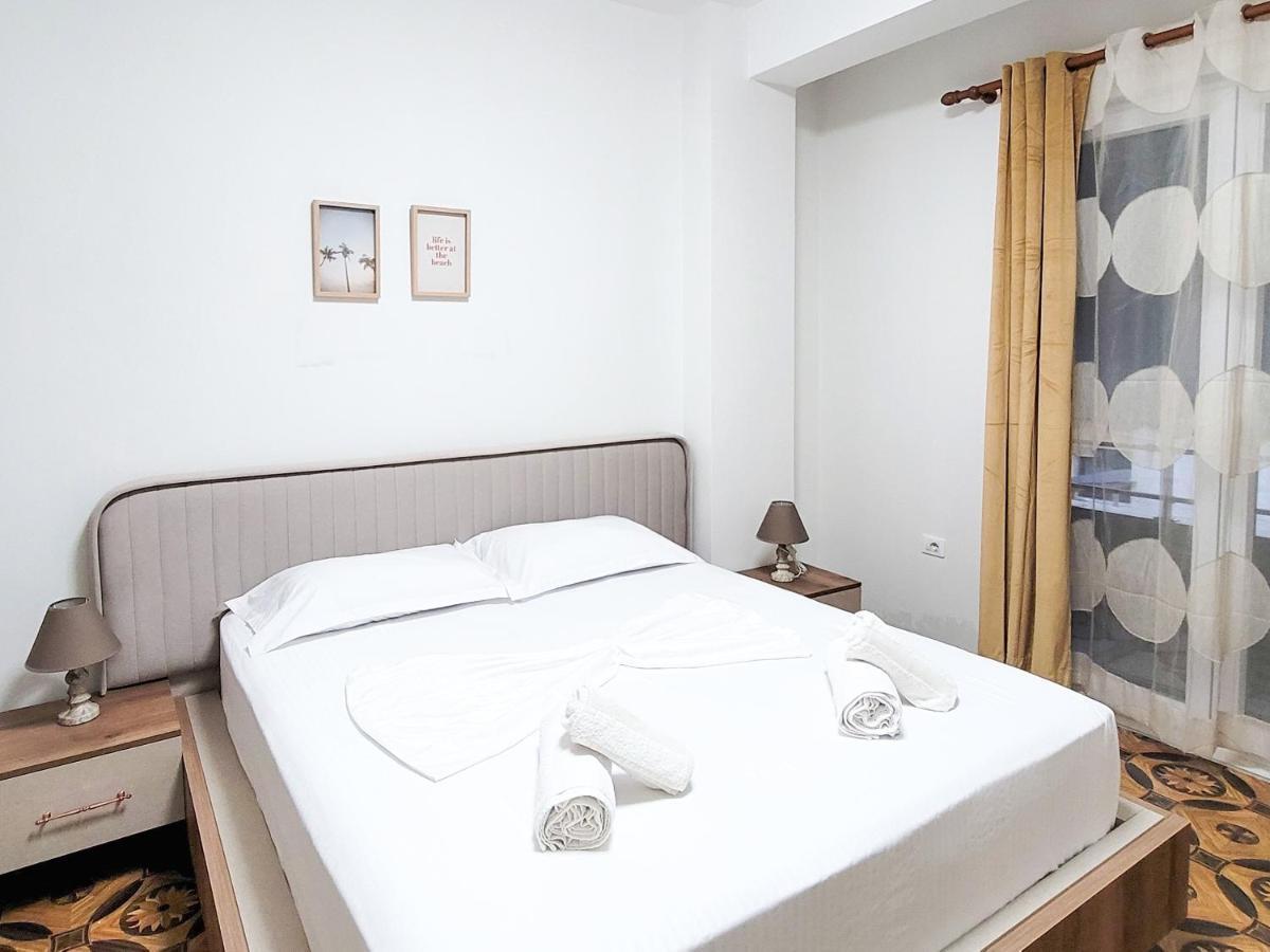 One-Bedroom Gem By The Square Тирана Екстериор снимка