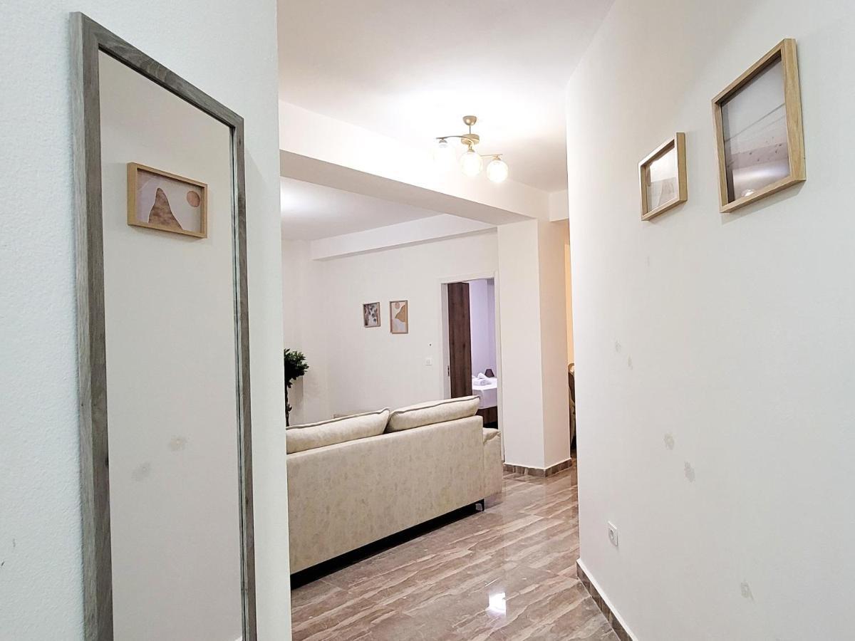 One-Bedroom Gem By The Square Тирана Екстериор снимка