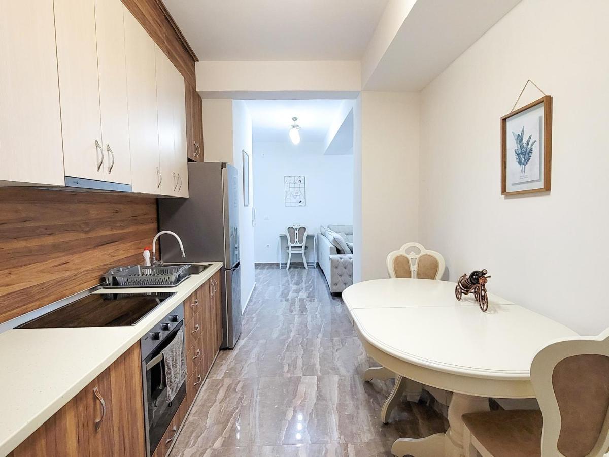 One-Bedroom Gem By The Square Тирана Екстериор снимка