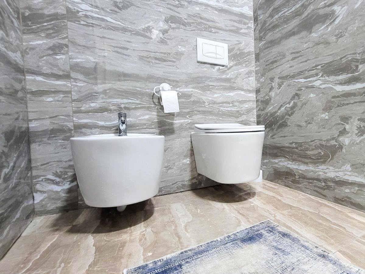 One-Bedroom Gem By The Square Тирана Екстериор снимка